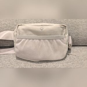 Abercrombie YPB Iconic Cross-body Bag